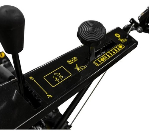 Снегоуборщик бензиновый Champion ST655