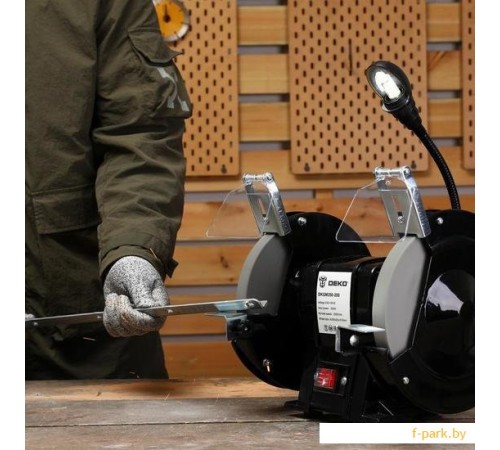 Заточный станок Deko DKGM400-200 063-4324