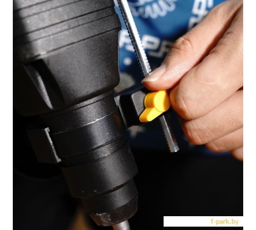 Перфоратор Deko DKH650W