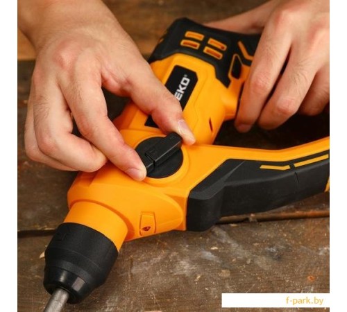 Перфоратор Deko DKCH20 (с 1-им АКБ)