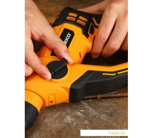 Перфоратор Deko DKCH20 SET (с 2-мя АКБ, кейс)