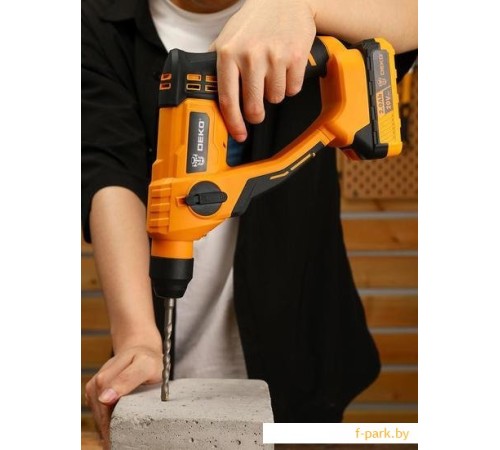 Перфоратор Deko DKCH20 SET (с 2-мя АКБ, кейс)