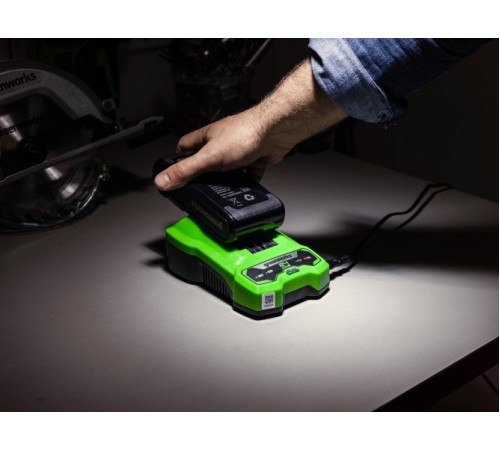 Аккумулятор Greenworks 24V 4Ач G24B4+ с двумя USB-C разъемами