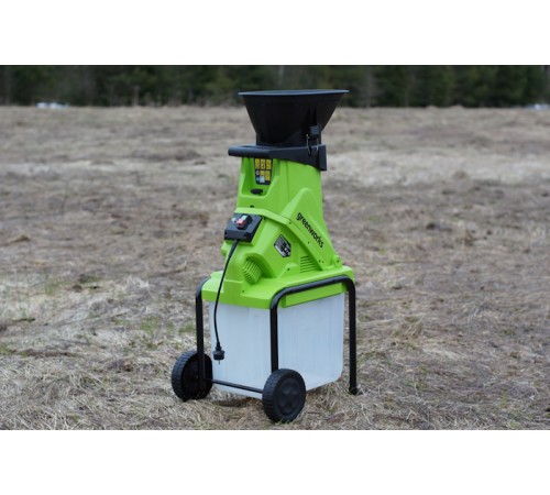 Садовый измельчитель Greenworks GACSB 2500Вт с контейнером