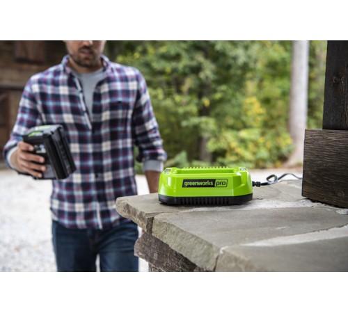 Зарядное устройство Greenworks G60UC (60В)