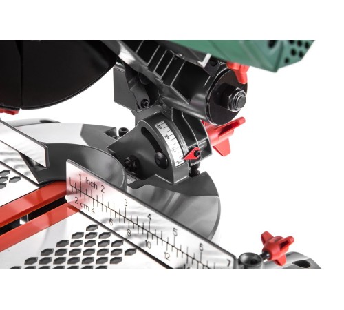 Торцовочная пила комбинированная Hammer Flex STL1200/210C