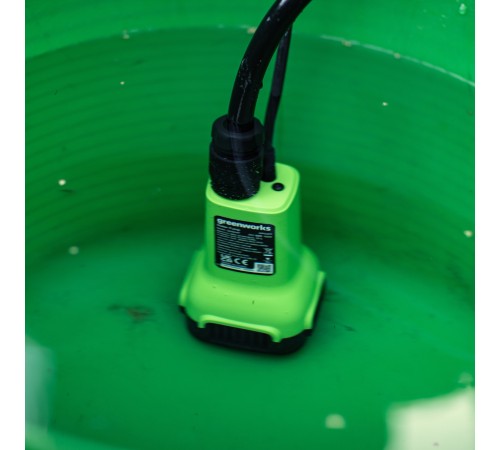 Насос аккумуляторный для полива из бочки Greenworks 24V G24SWP (1хАКБ 2Ач, ЗУ)