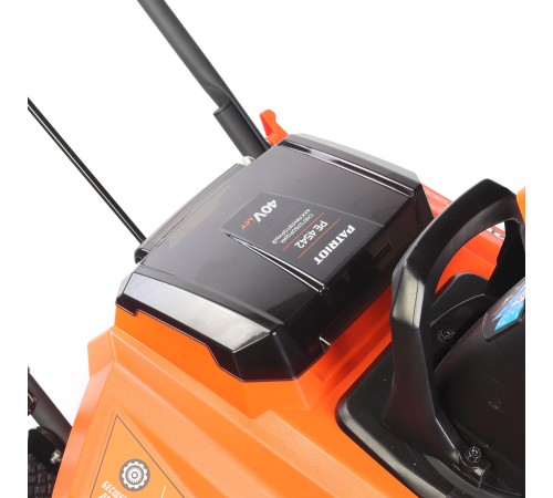 Снегоуборщик аккумуляторный Patriot PE 4542 LCT (2хАКБ и ЗУ)