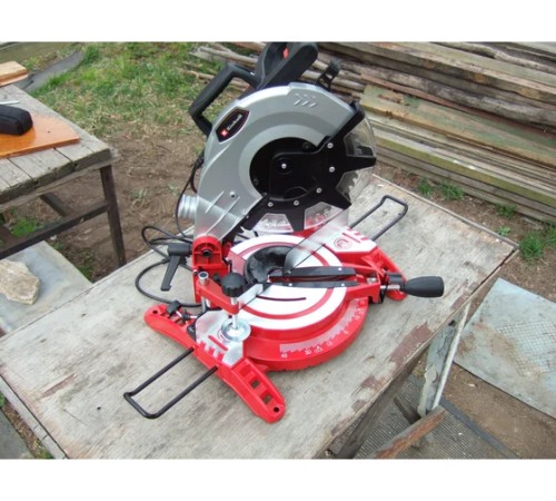 Торцовочная пила Einhell TC-MS 2513 L