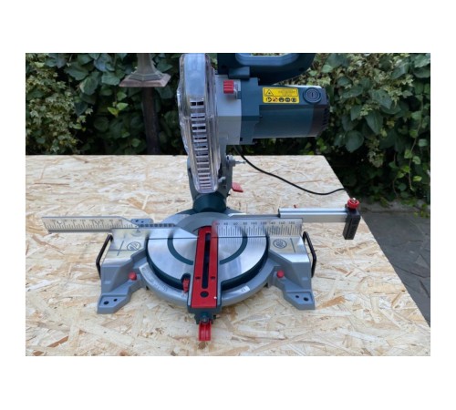 Торцовочная пила Bosch GCM 216