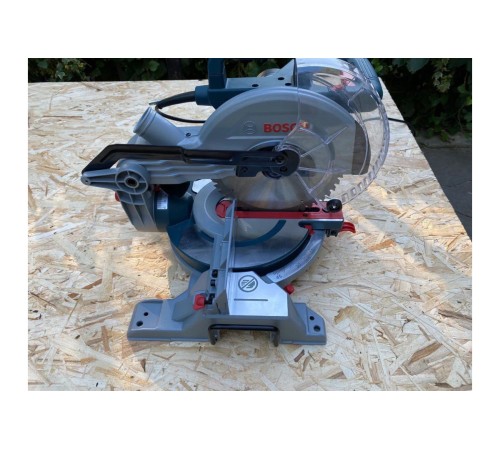 Торцовочная пила Bosch GCM 216