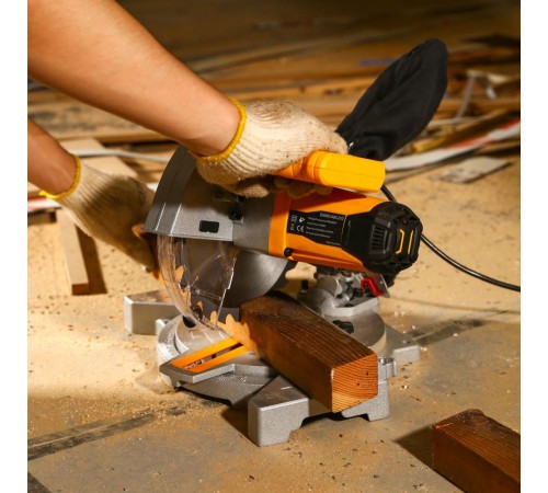 Торцовочная пила Deko DKMS1400-210