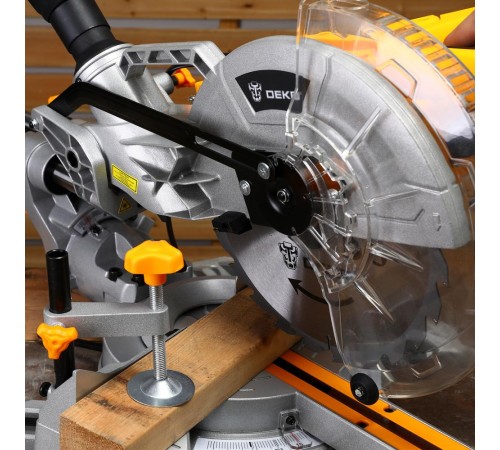 Торцовочная пила Deko DKMS2200-255