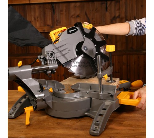 Торцовочная пила Deko DKMS2500-305