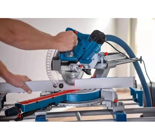 Торцовочная пила Bosch GCM 305-216 D