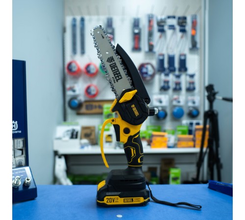 Мини-пила аккумуляторная Denzel CCS-150 (АКБ и ЗУ)