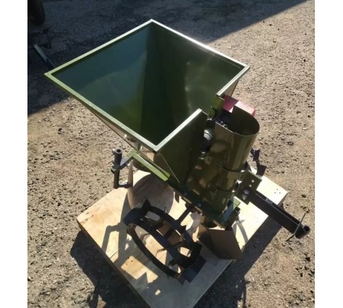 Картофелесажалка для мотоблока МТЗ и других ЦЕЛИНА ОП-2547.000