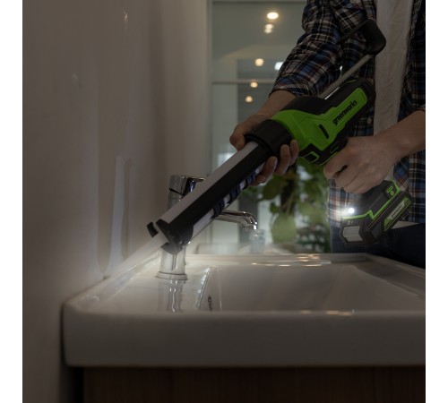 Пистолет для герметиков аккумуляторный Greenworks 24V G24CAU (1хАКБ 2Ач и ЗУ)