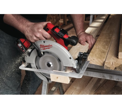Дисковая пила аккумуляторная Milwaukee M18 BLCS66-502X 4933464590 (2хАКБ и ЗУ)