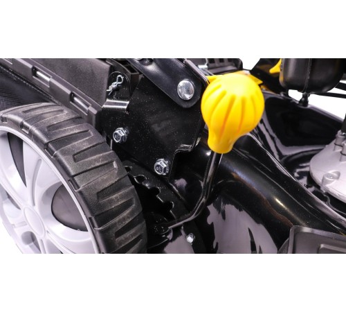 Газонокосилка бензиновая Champion LM4627