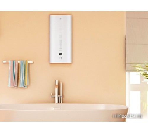 Накопительный электрический водонагреватель Electrolux EWH 30 Centurio IQ 2.0