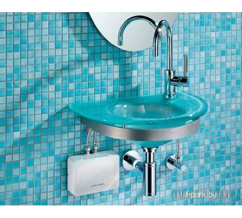 Проточный электрический водонагреватель Electrolux NP4 Aquatronic 2.0